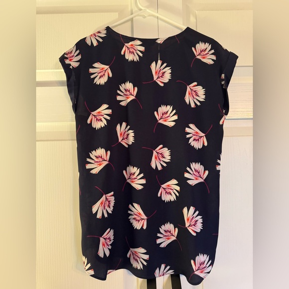 Express Silk Blue Flower Print Keyhole Detail Women’s Blouse - Picture 3 of 3